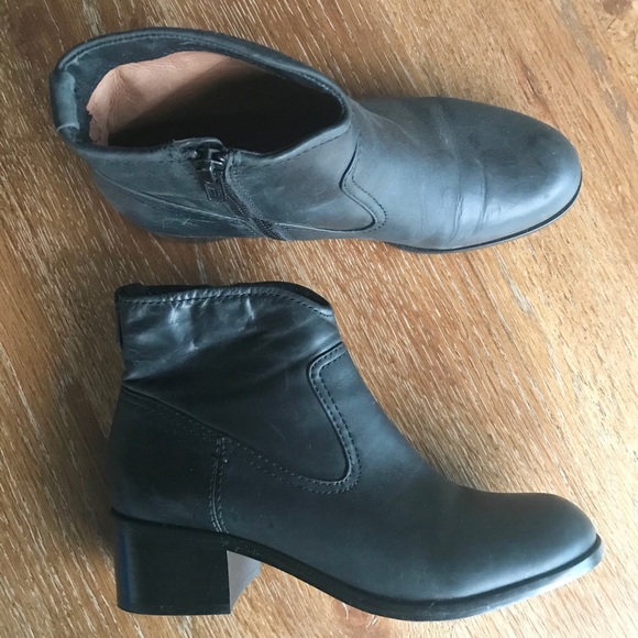 Frye | Claire Bootie - Picture 10 of 16